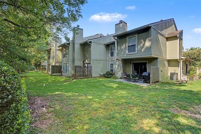 Building Photo - 6350 Hawthorne Terrace