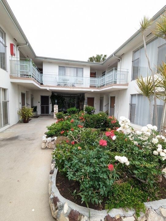 Building Photo - 1236 N Sweetzer Ave