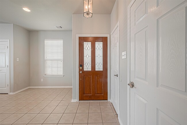 Building Photo - 2748 Maybrook Hollow Ln