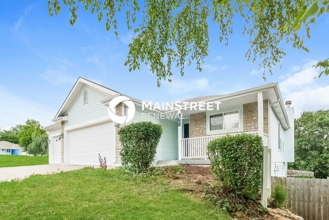 Building Photo - 3 Bedroom Pet-Friendly Home in PLATTE CITY, MO with Main Street Renewal