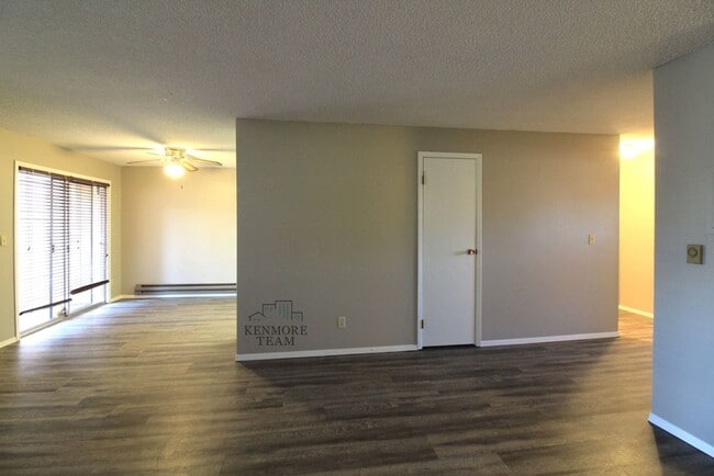 Building Photo - 2 Bedroom, 1 Bath Condo in Kennewick