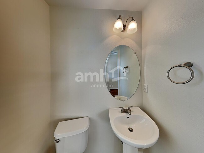 Building Photo - 2275 Coach House Loop