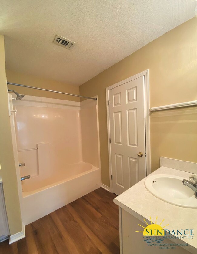 Building Photo - Lovely 3 Bedroom Townhouse in Fort Walton ...