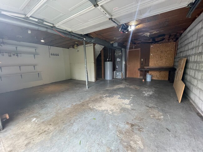 Building Photo - 2 Bedroom Duplex with Finished Basement an...