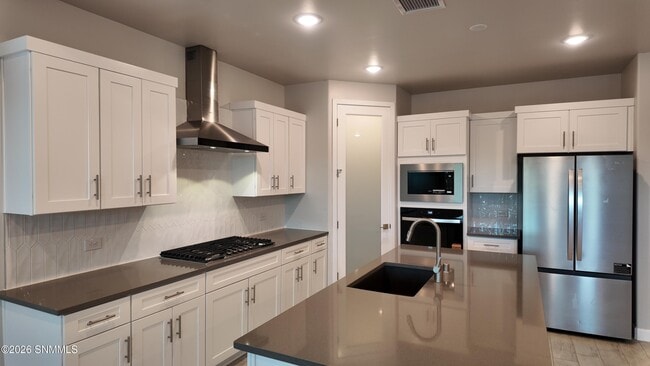 Building Photo - 150 Pinos Altos Trl