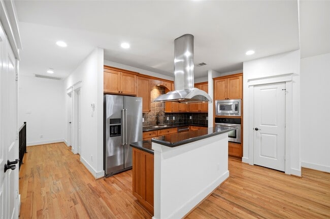 Building Photo - 2323 Sperber Ln