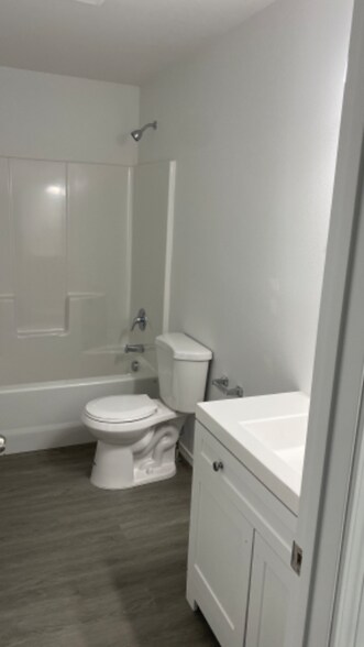 Building Photo - 2721 W Marina Dr