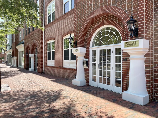 Building Photo - 4950 Brenman Park Dr