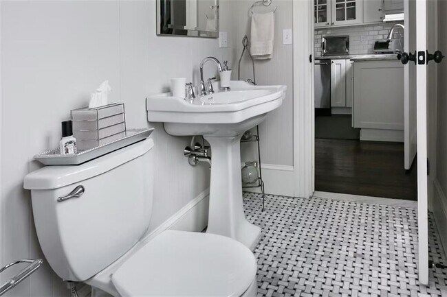 Building Photo - 16 Carroll Ave