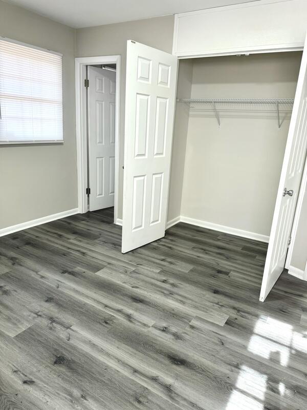 Building Photo - 824 Stoneykirk Dr