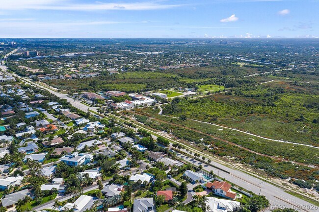 Building Photo - 461 Jupiter Ln