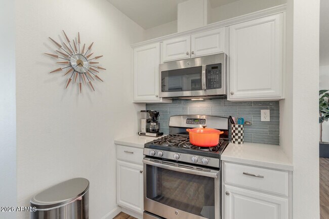 Building Photo - 6929 E 6th St