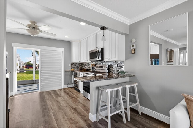 Building Photo - 2010 SW 6th Ave