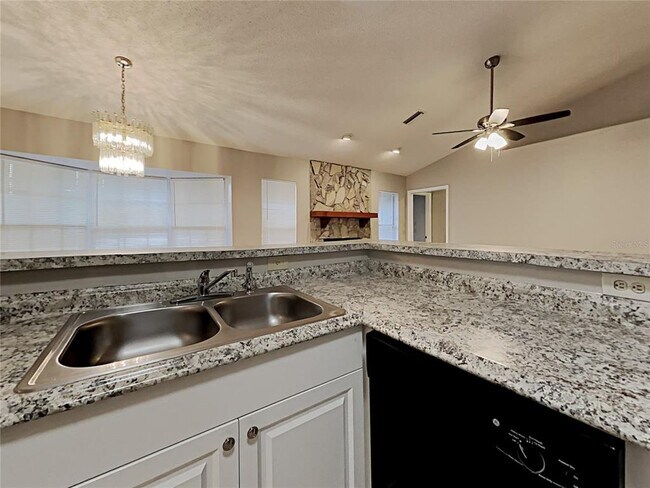 Building Photo - 14638 Coronado Dr