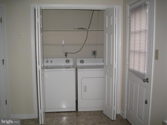 Building Photo - 2930 Packer St