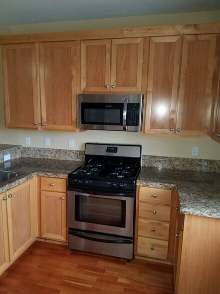 Building Photo - 18465 SW Stepping Stone Dr