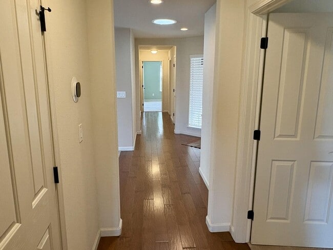 Building Photo - Beautiful Golf Course Home for Rent – Dayton, NV