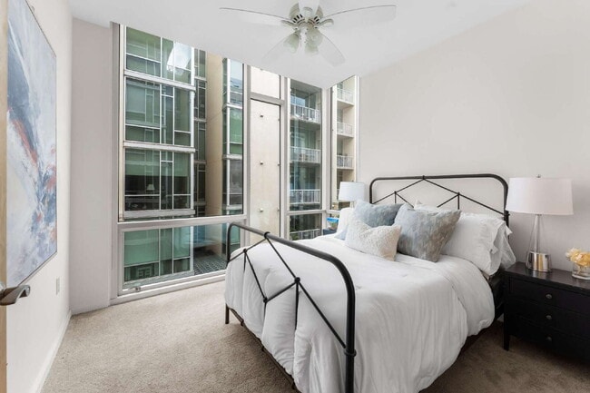 Building Photo - Sophisticated Living on Barton Springs