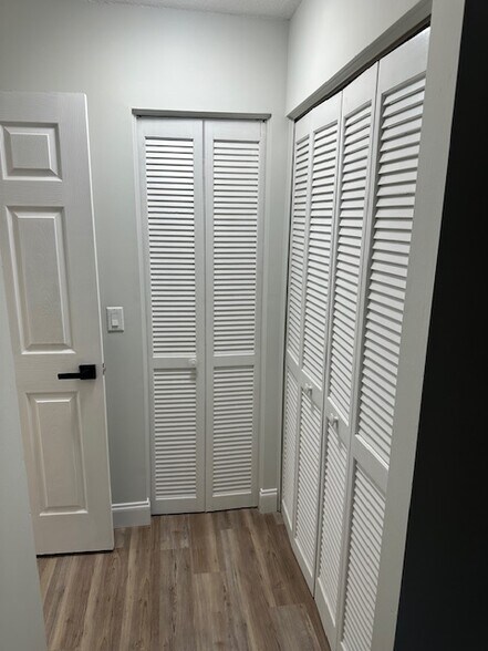 Building Photo - 3801 Crown Point Rd