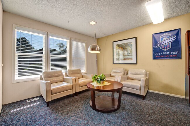 Austin Park Common Waiting Area - Austin Park