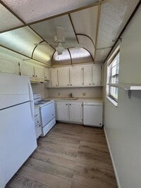 Building Photo - 564 Mansfield M