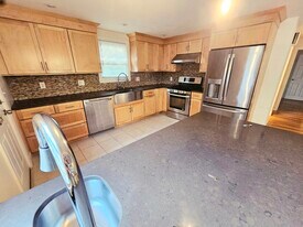 Building Photo - 11 Rockland Pl