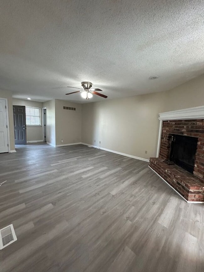 Building Photo - 7037 N Fisk Ct