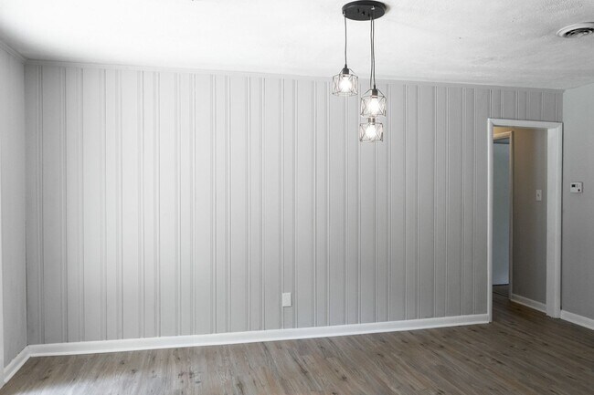 Building Photo - 3336 Oakridge Dr