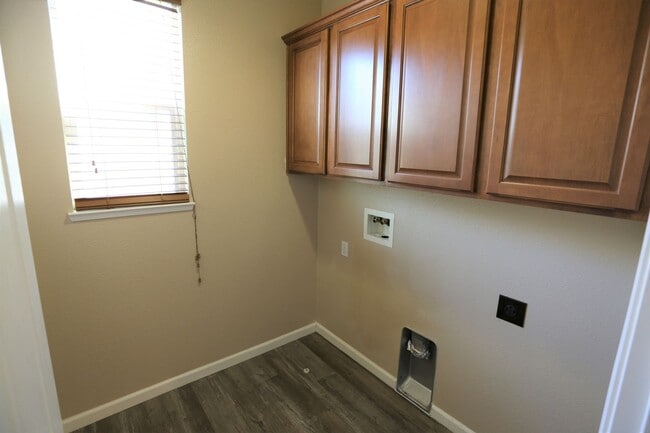 Building Photo - Gorgeous Home located in the heart of Patt...