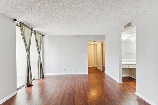 Building Photo - 6463 La Costa Dr