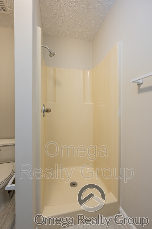 Building Photo - 8508 English Oak Loop