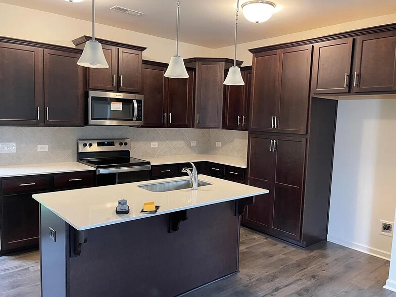 Building Photo - Room in House on Mariners Ct