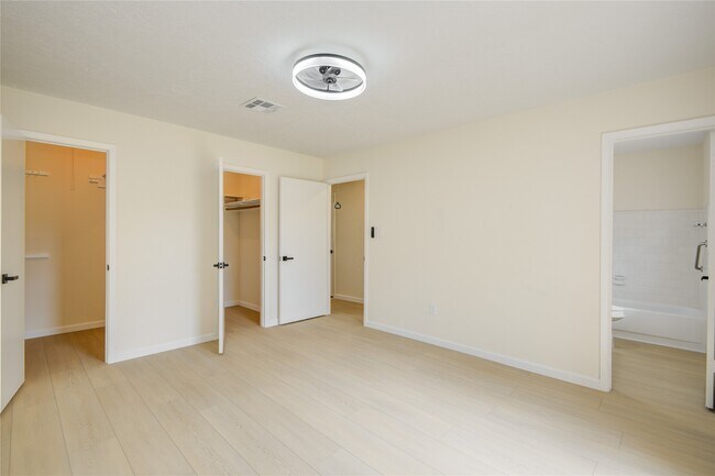 Building Photo - 12803 High Star Dr