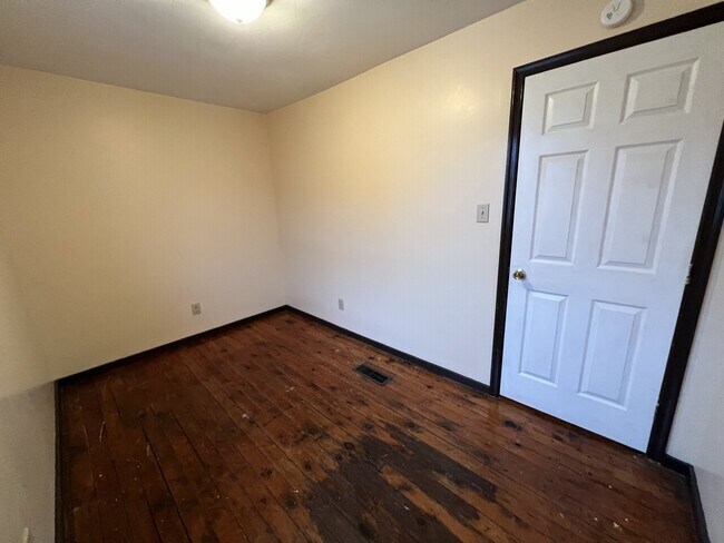 Building Photo - 601 - 603 S Ray Street