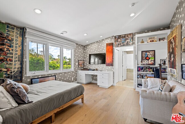 Building Photo - 10424 Valley Spring Ln