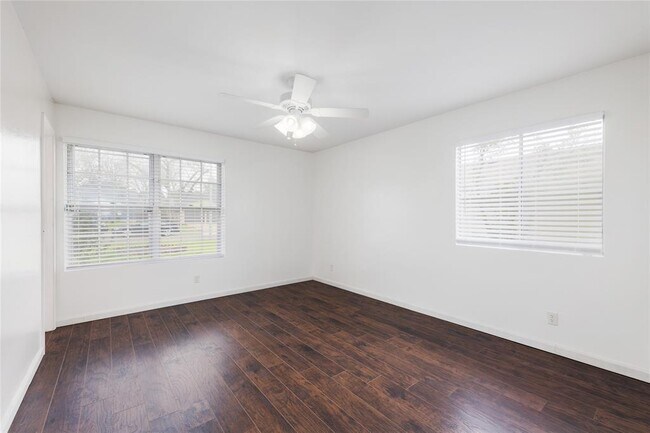 Building Photo - 6903 Skynook Dr