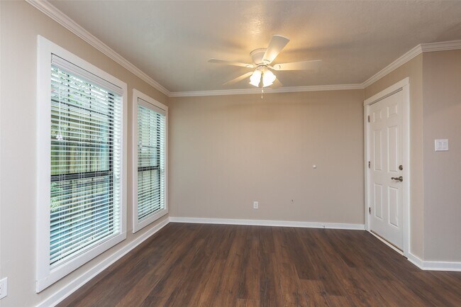 Building Photo - 1611 Oakdale St