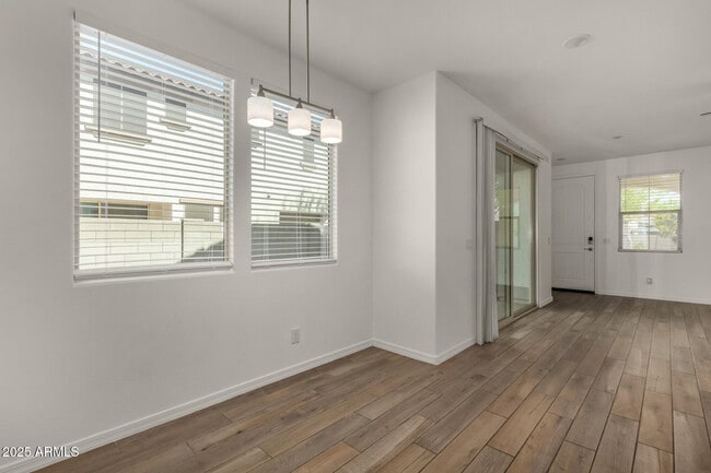 Building Photo - 15142 W Sherman St