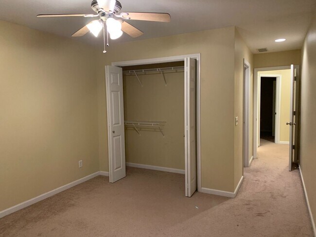 Building Photo - 3-bed, 2.5-bath townhouse in Tolono!