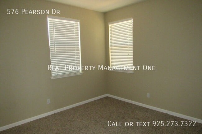 Building Photo - 576 Pearson Dr