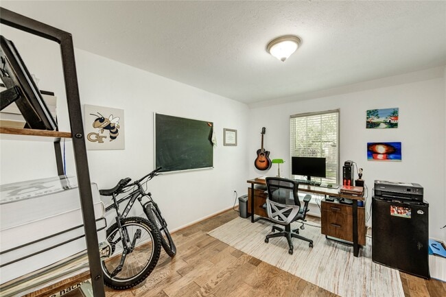 Building Photo - 13050 Trail Hollow Dr