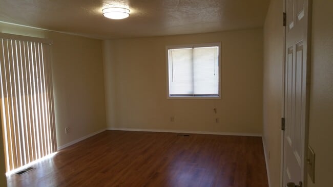 Building Photo - Beautiful 3 Bedroom, 2 bathroom House in Great Quiet Neighborhood.