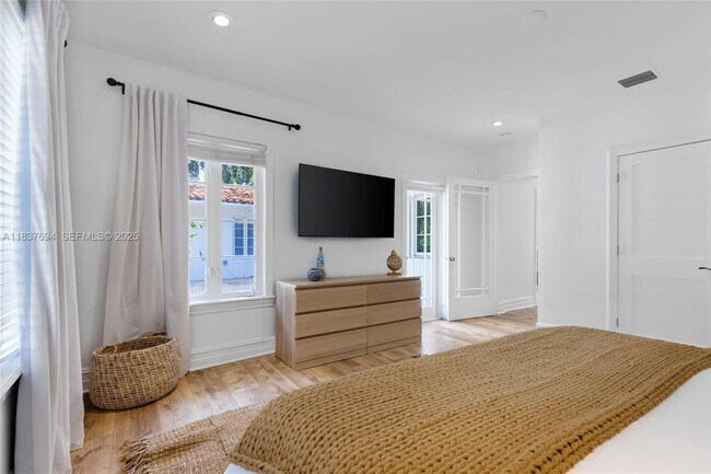 Building Photo - 113 NE 101st St