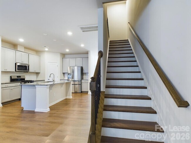 Building Photo - 15611 Country House St