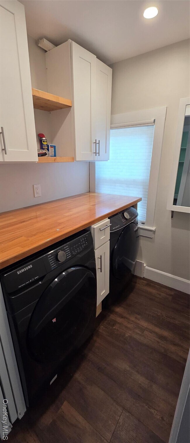 Building Photo - 338 Main St