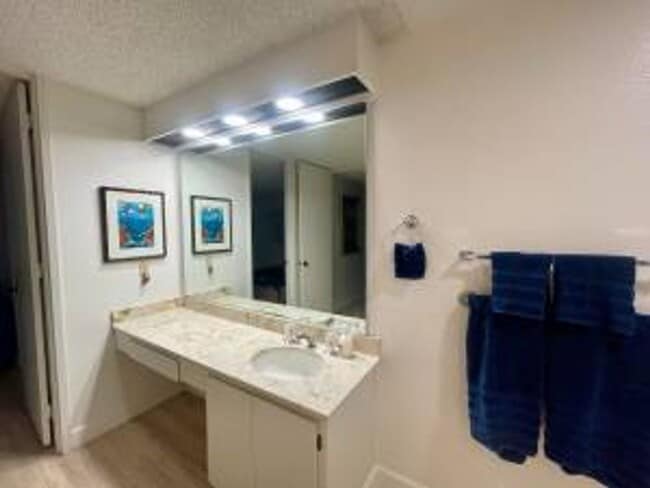 Building Photo - 6 MONTHS SHORT TERM RENTAL FURNISHED CONDO AVAILABLE