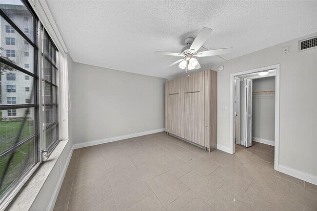 Building Photo - 3090 N Course Dr