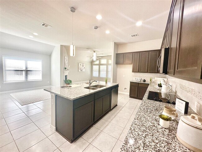 Building Photo - 1017 Hillrose Dr