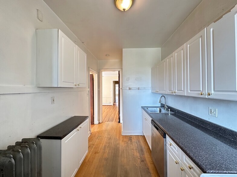 Building Photo - 943 Judson Ave