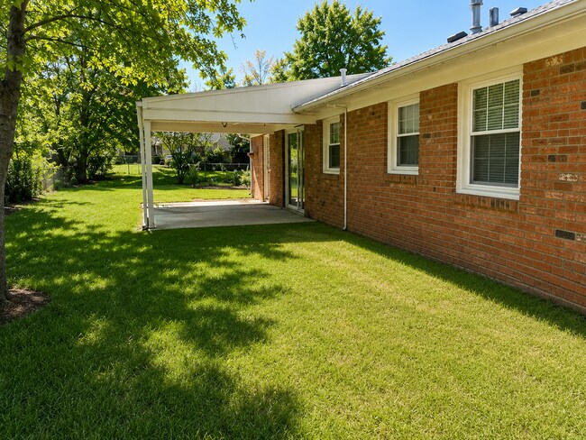 Building Photo - 701 Marengo Dr